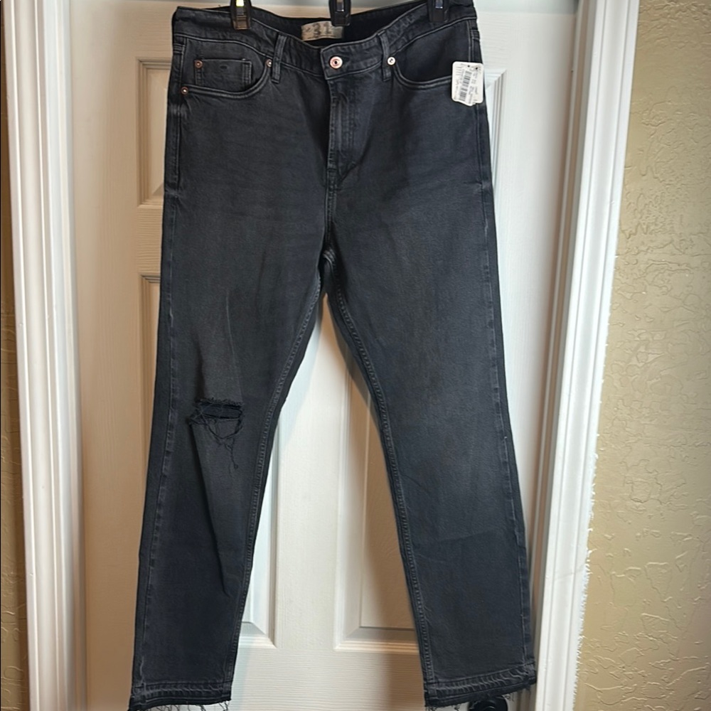 We the Free Women’s Black Distressed Jeans